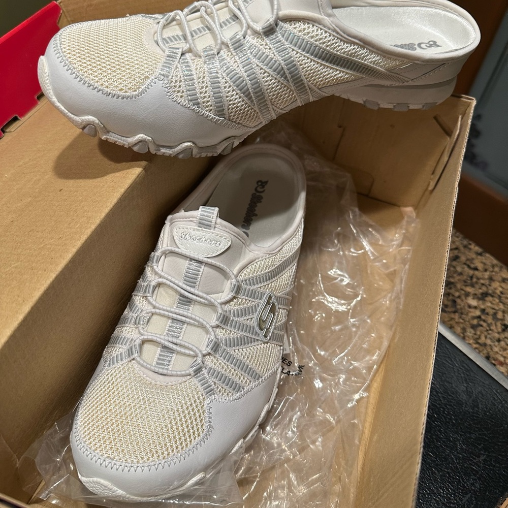 Skechers White Women's Sneakers